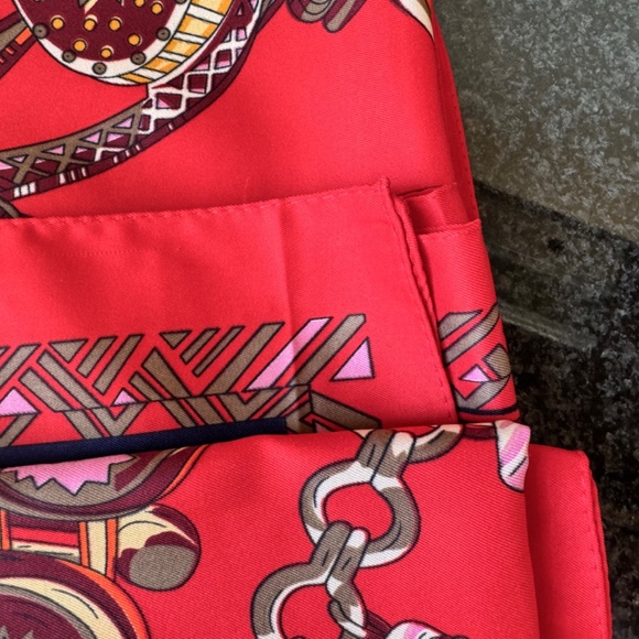 Tuckernuck Brighton Print Scarf Red Blue Beige Oversized - Picture 9 of 10